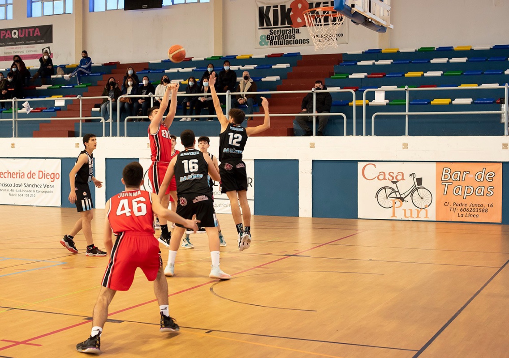 Exhibici N De Deportividad Y Baloncesto De La Base Del Centurias San